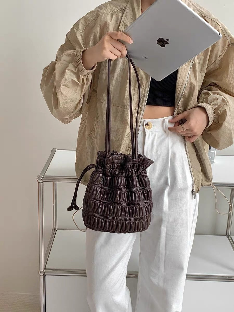 <多人react❤️🔥優惠價$189🔥>大容量皺皺水桶包(pre order)