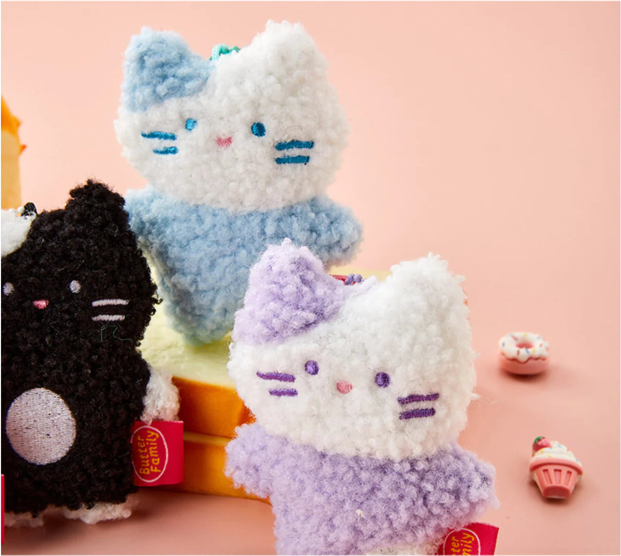 Butter family curly milk cat keyring(pre order)